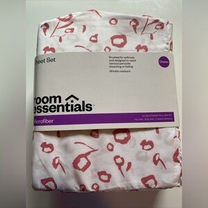 Room Essentials Queen Sheet Set, Microfiber, NEW
